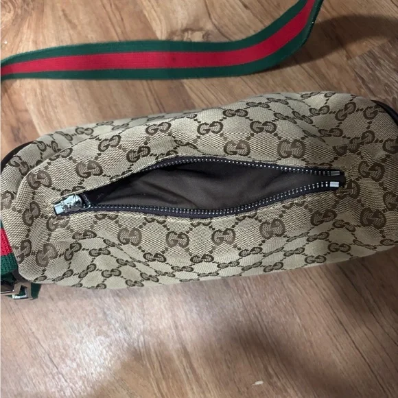 Gucci Beige Crossbody Bag with Signature Green and Red Strap - Picture 3 of 3